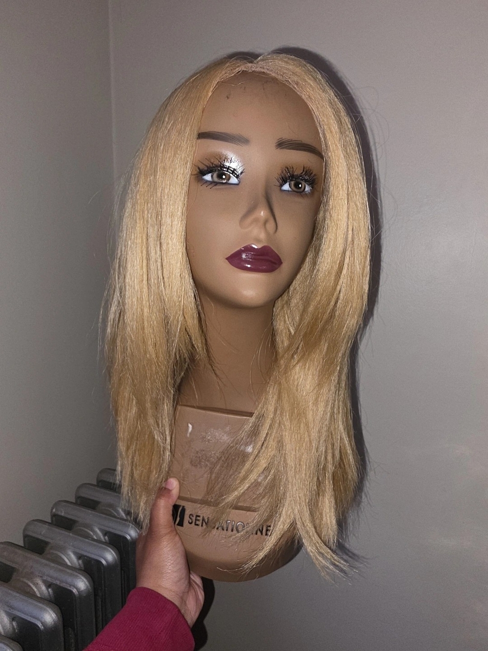 ☆Blonde Straight Layered Women's Wig - Natural Light Blonde☆ - Picture 3 of 6